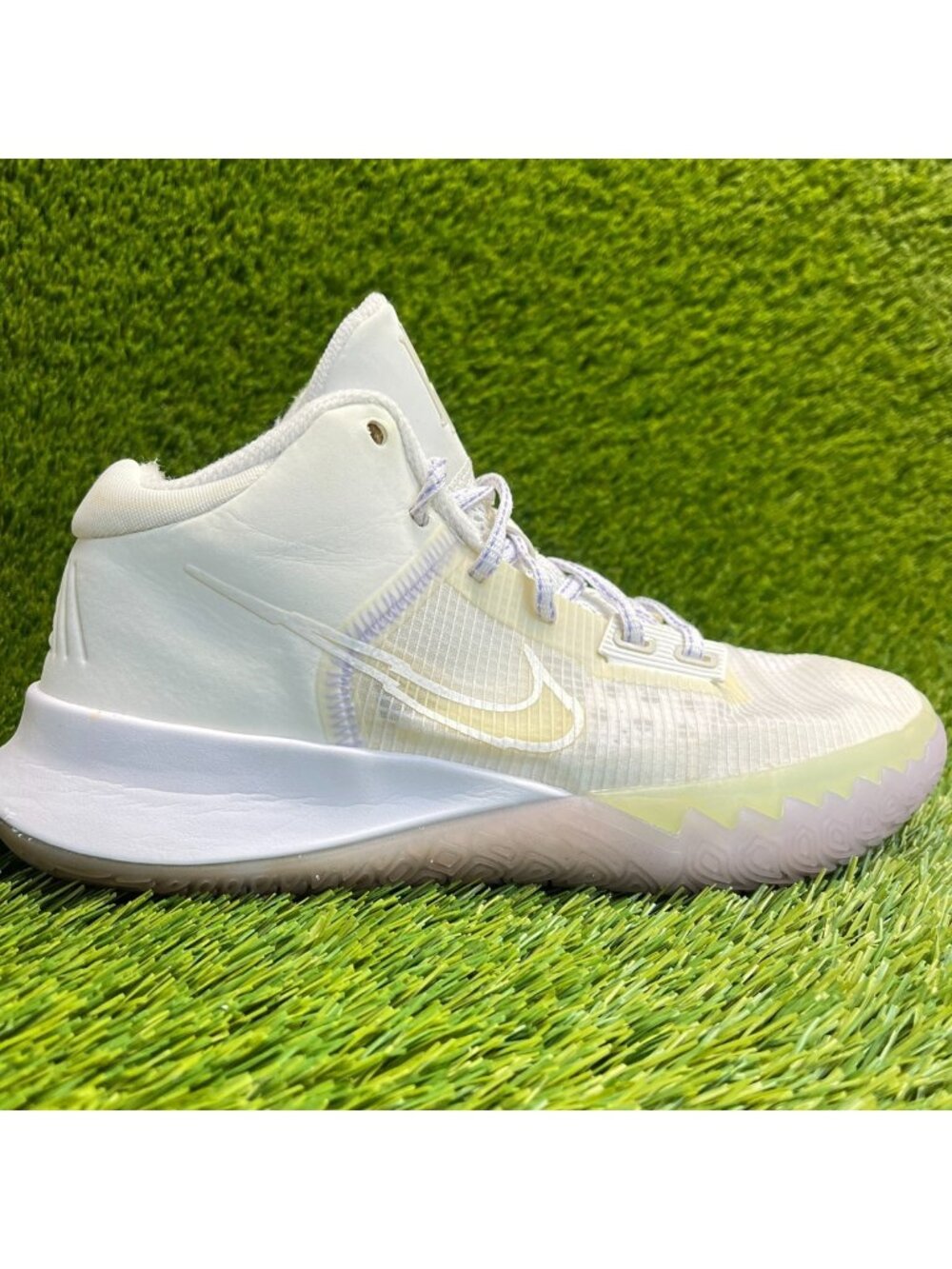 Nike‎ Kyrie Flytrap 4 Mens Size 7.5 Summit White Athletic Walking Shoes Sneakers